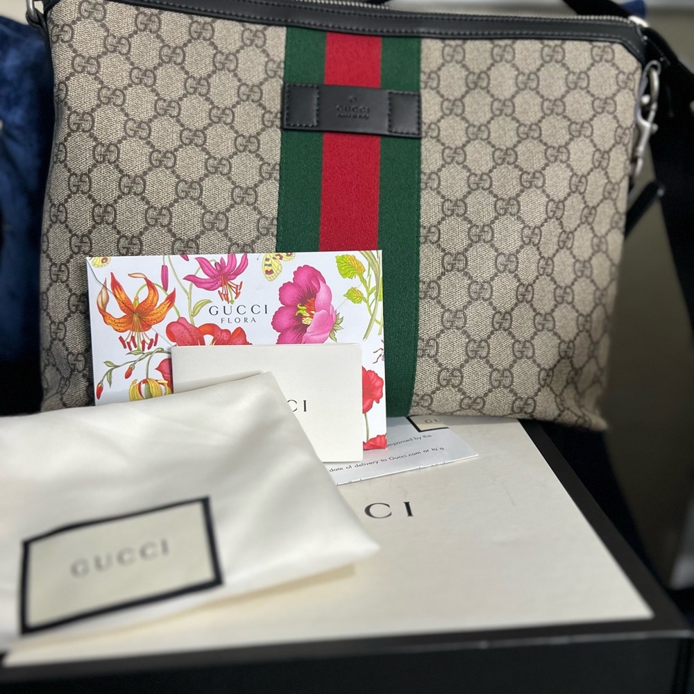 Original men’s Gucci cross body bag